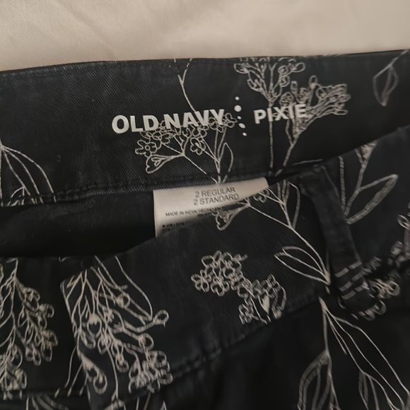Old navy pants size 2 regular - Picture 2 of 3
